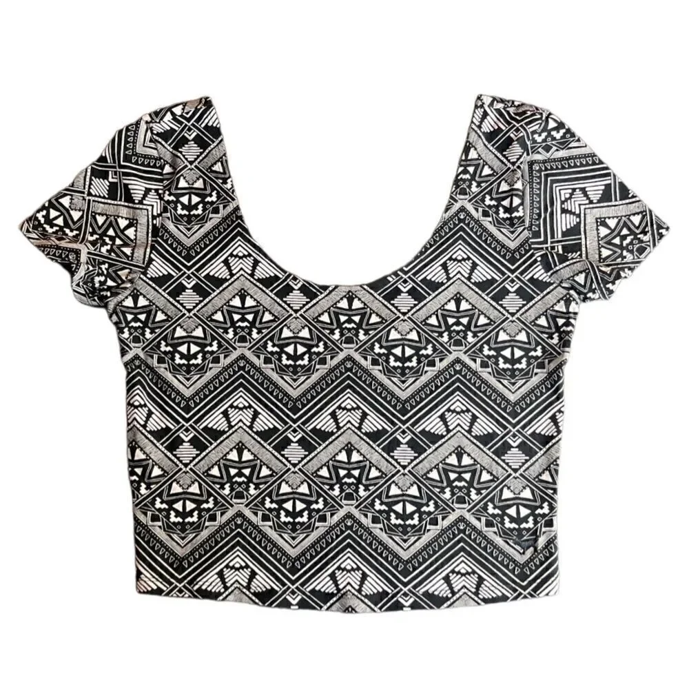 Pink Victoria’s Secret Geometric scoop neck crop top size medium Black White